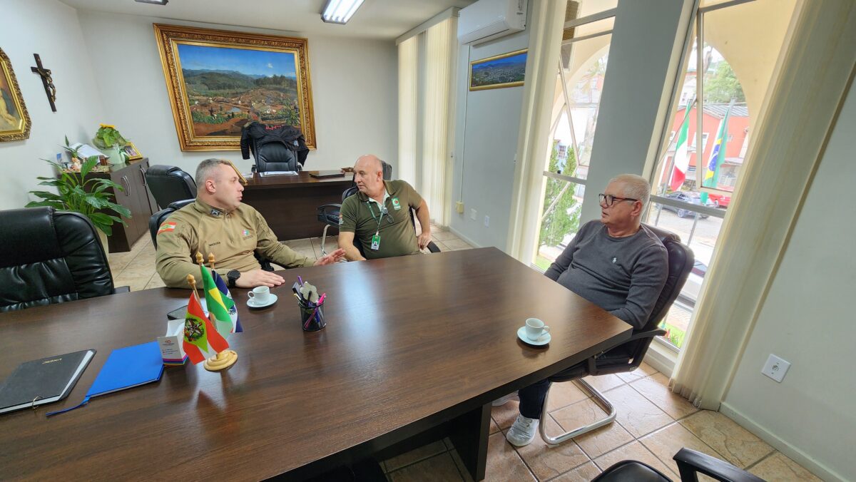 Comando da PM reforça parceria institucional em visita ao Executivo de Nova Veneza