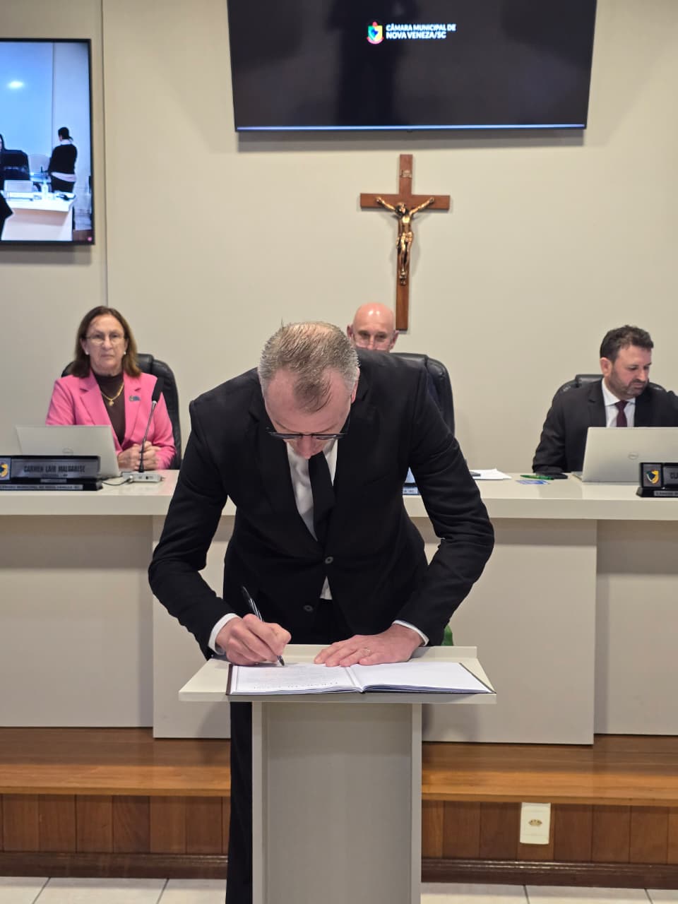Rogério Mendes assume cadeira na Câmara durante licença do vereador Douglas Ghislandi 1 Rogério Mendes assume cadeira na Câmara durante licença do vereador Douglas Ghislandi