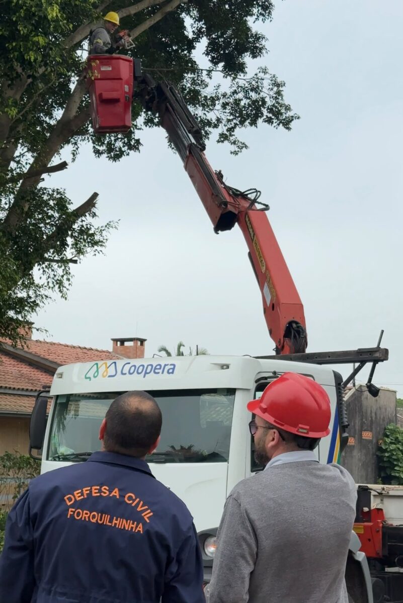 Coopera e Defesa Civil de Forquilhinha atuam em parceria na prevenção de danos à rede elétrica 2 Coopera e Defesa Civil de Forquilhinha atuam em parceria na prevenção de danos à rede elétrica