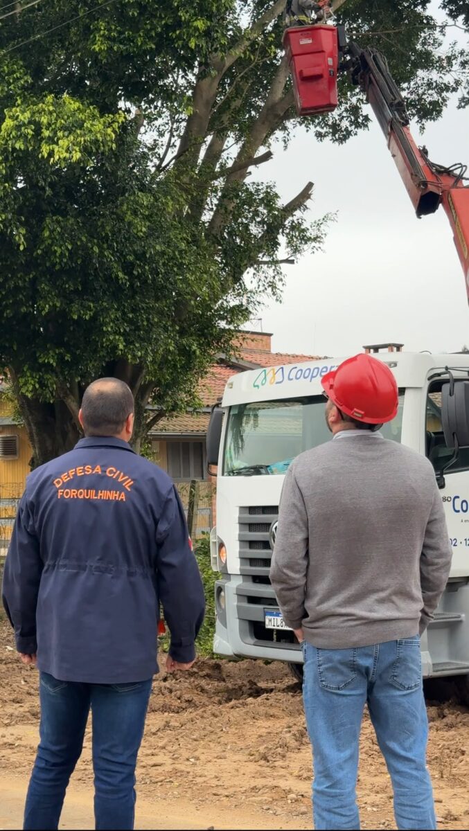 Coopera e Defesa Civil de Forquilhinha atuam em parceria na prevenção de danos à rede elétrica 1 Coopera e Defesa Civil de Forquilhinha atuam em parceria na prevenção de danos à rede elétrica