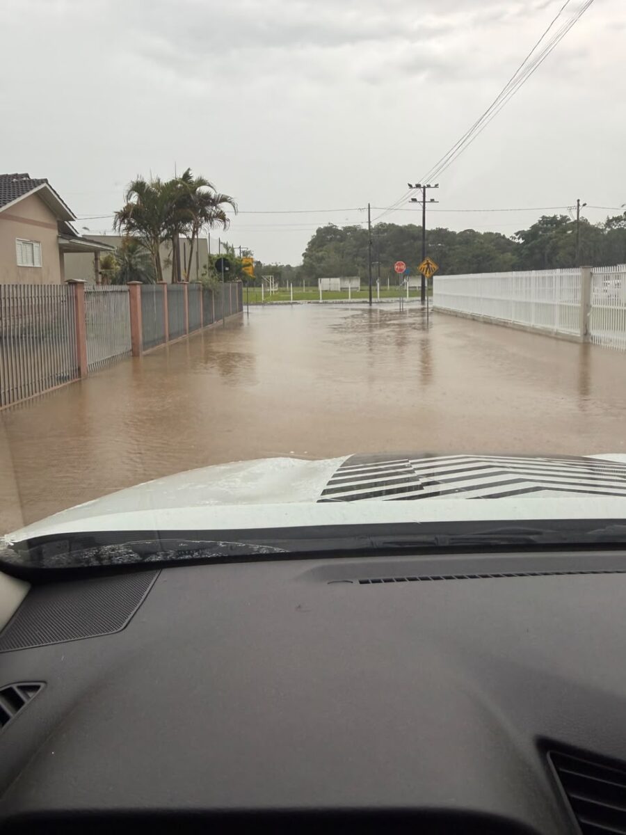 Prefeita e vice acompanham efeitos de mais de 162 mm de chuva em Nova Veneza 2 Prefeita e vice acompanham efeitos de mais de 162 mm de chuva em Nova Veneza