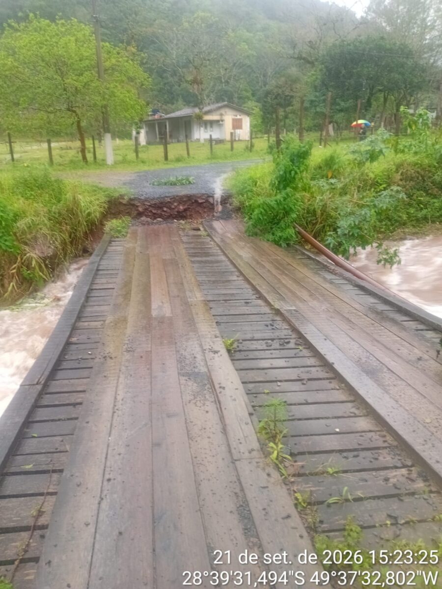Chuva danifica sete pontes e causa alagamentos em Nova Veneza 15 Chuva danifica sete pontes e causa alagamentos em Nova Veneza