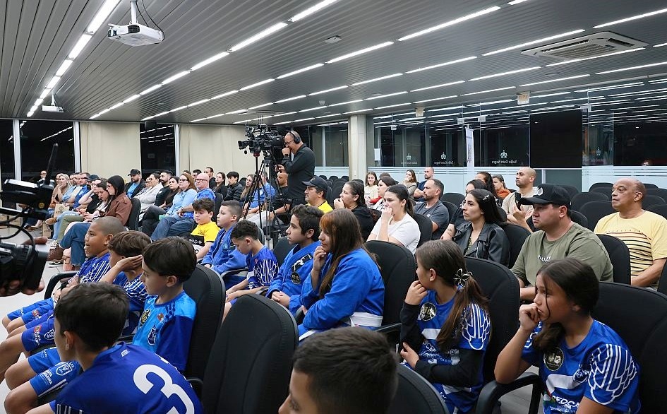 “Estamos no caminho certo”: Legislativo de Criciúma homenageia o Sementes para o Futuro