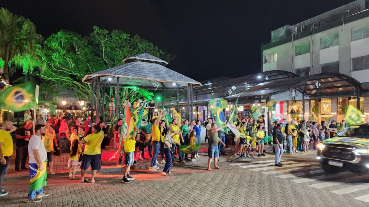 Carreata em apoio a Flávio Bolsonaro é realizada em Nova Veneza
