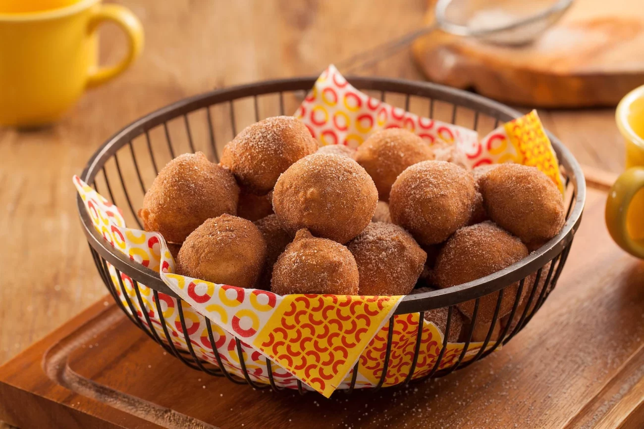 Tudo o que você precisa saber para fazer um bolinho de chuva MARAVILHOSO e inesquecível para servir no café da tarde