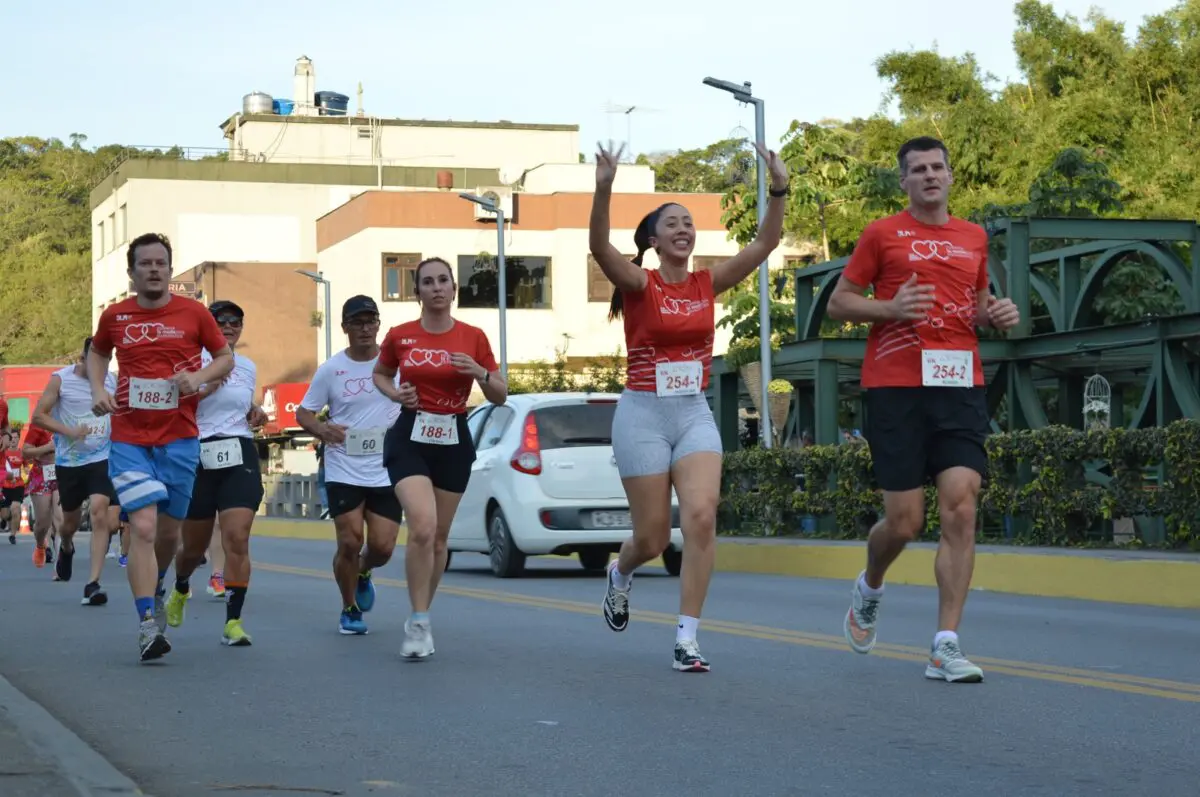 Romantismo e competição afloram na Corrida La Moda dos Namorados, em Nova Veneza