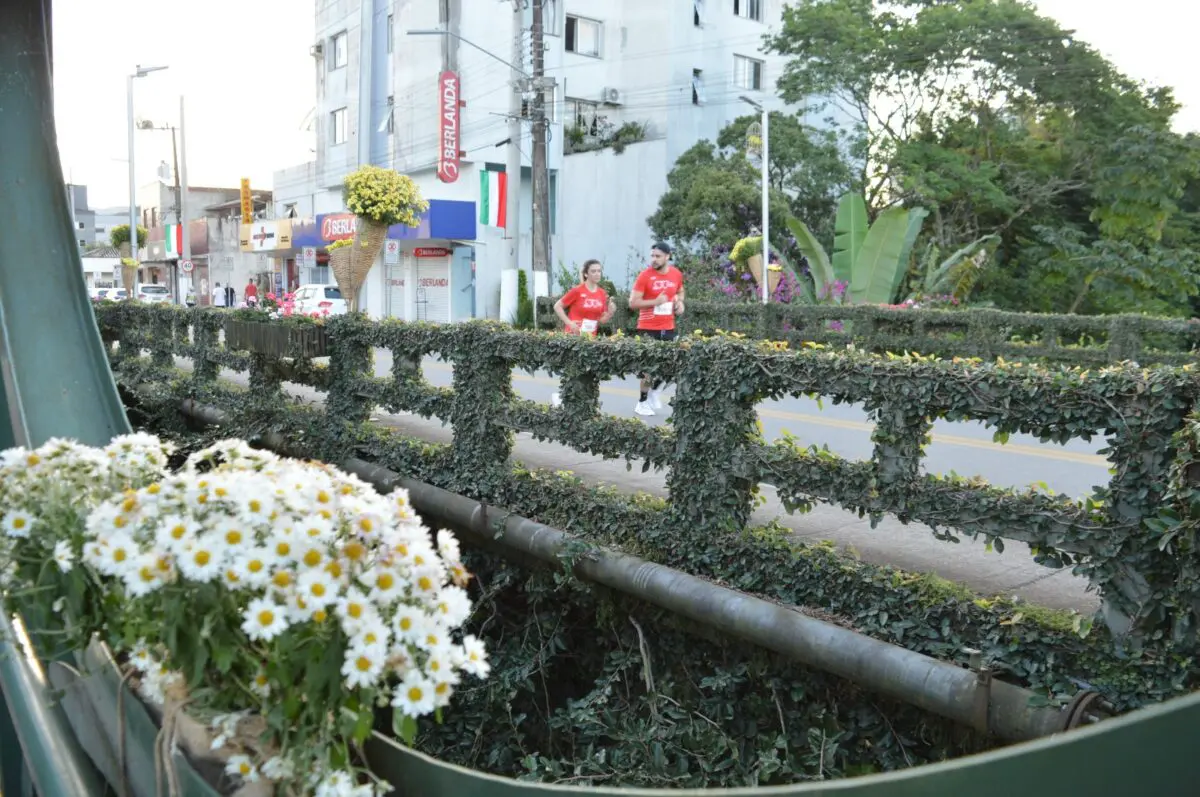 Romantismo e competição afloram na Corrida La Moda dos Namorados, em Nova Veneza