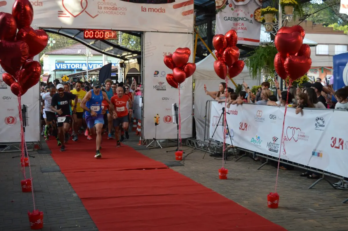 Romantismo e competição afloram na Corrida La Moda dos Namorados, em Nova Veneza