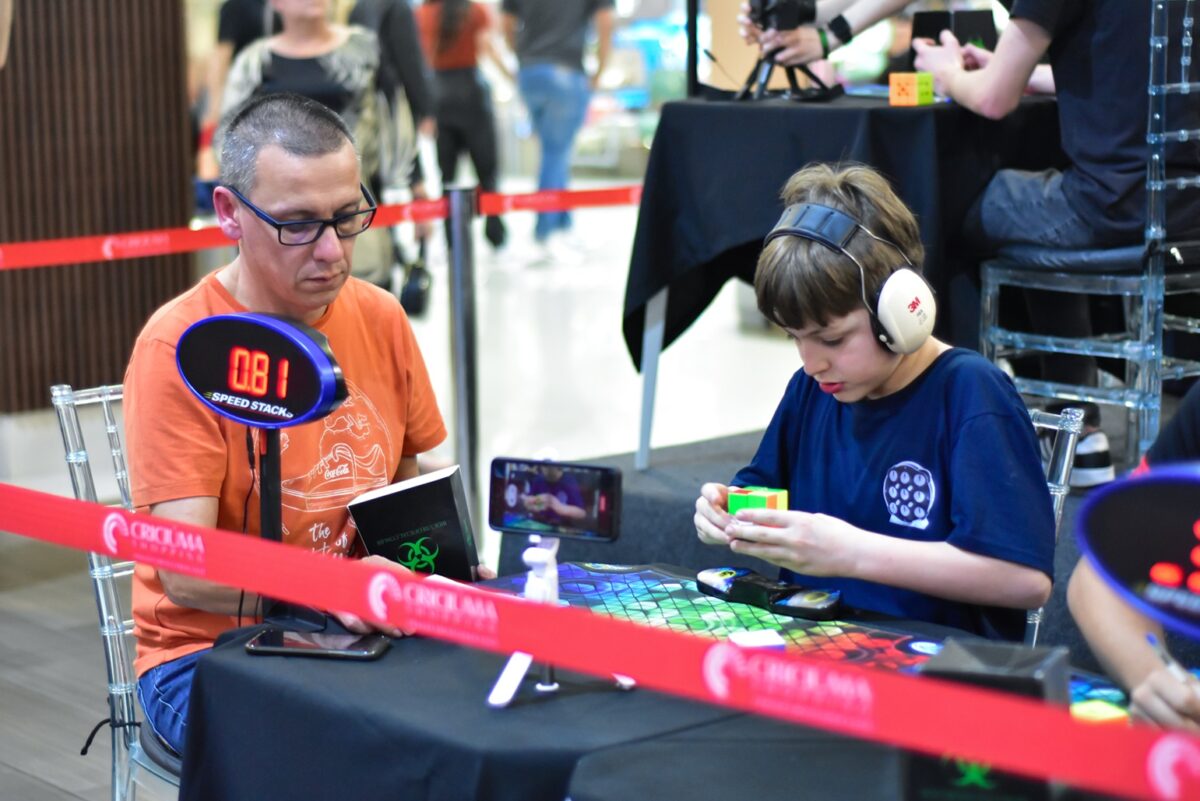 Criciúma Open Cubo Mágico: competição terá recordistas nacionais no Criciúma Shopping 2 Criciúma Open Cubo Mágico: competição terá recordistas nacionais no Criciúma Shopping