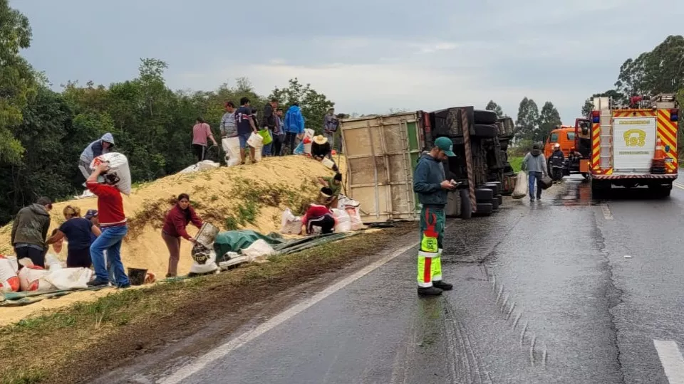 Com duas vítimas fatais, carreta de Nova Veneza se envolve em acidente no Paraná