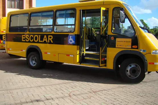 Transporte escolar que esqueceu criança na van indenizará mãe aflita em R$ 10 mil