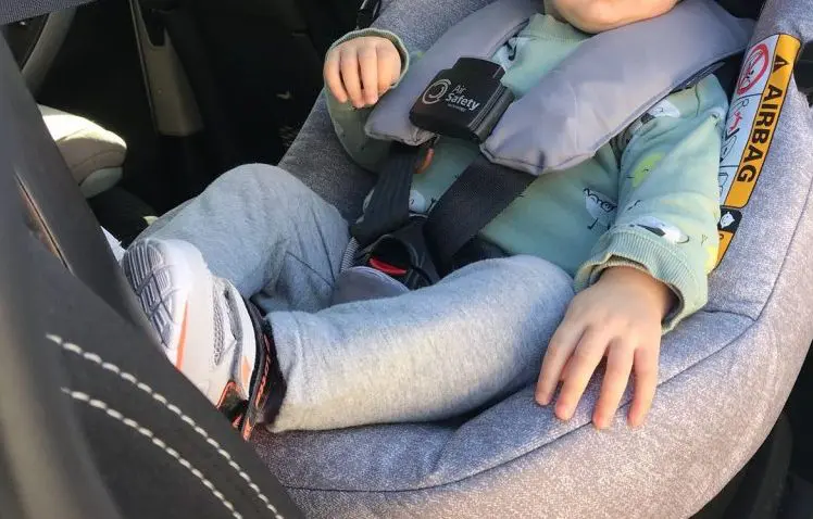 PM é acionada para retirar bebê trancado acidentalmente dentro de carro