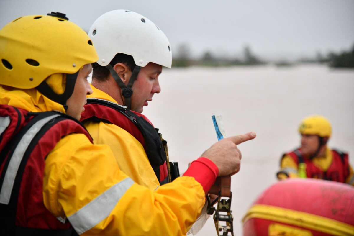 Bombeiros catarinenses resgatam mais de 360 pessoas e 30 animais no Rio Grande do Sul