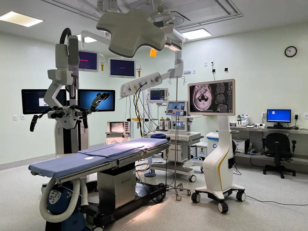 HSJosé: profissionais realizam cirurgia inédita para tratamento da epilepsia refratária
