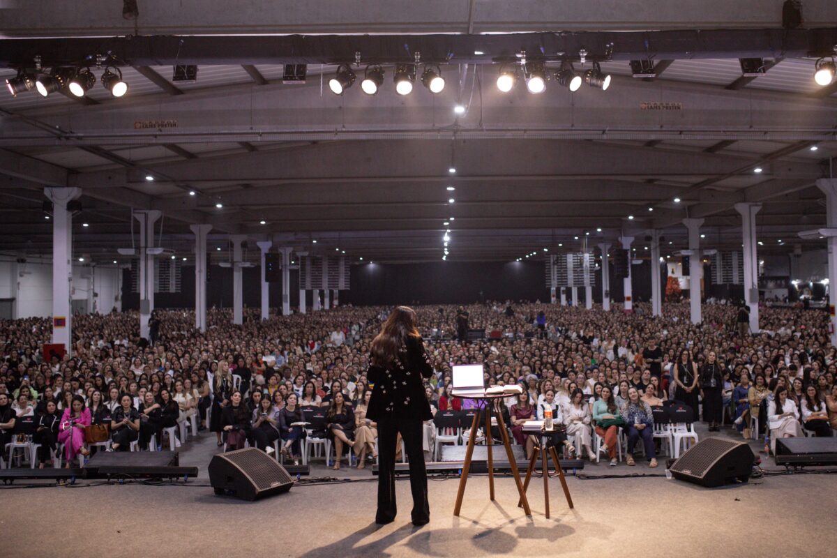 Criciúma recebe mais de 10 mil mulheres em um movimento de fé e avivamento 8 Criciúma recebe mais de 10 mil mulheres em um movimento de fé e avivamento