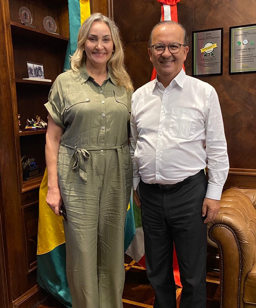 Governador anuncia suspensão da Nota Fiscal Eletrônica ao Produtor Rural até o fim de 2023 1 Daniela Reinehr e o governador Jorginho Mello