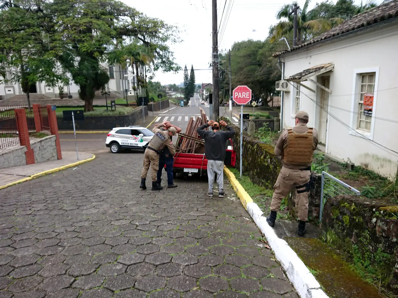 Em rápida ação, PM flagra em Nova Veneza suspeitos de praticar furtos na região