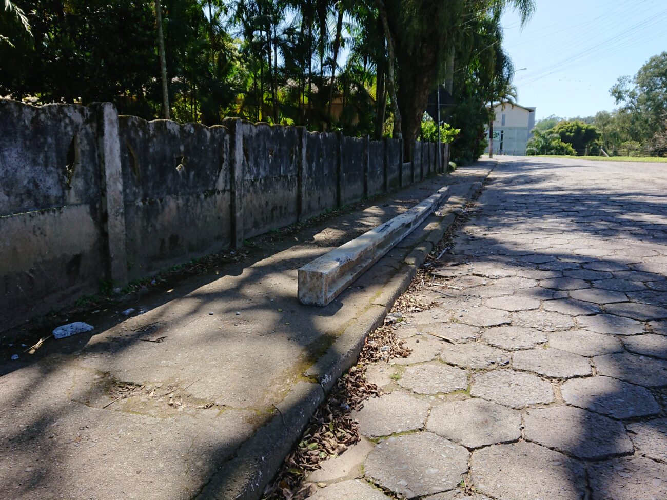 Sindicância irá apurar acidente com caminhão da prefeitura de Criciúma em Nova Veneza e Siderópolis 8 Poste caído caminhão