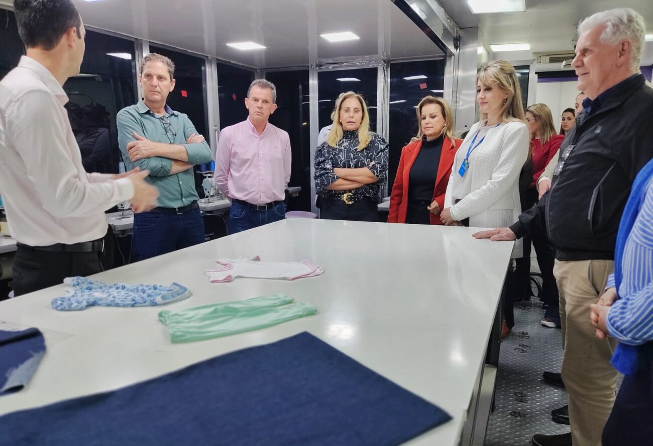 Ensino profissional chega à Nova Veneza por meio do SENAI Móvel 1 Ensino profissional chega à Nova Veneza por meio do SENAI Móvel