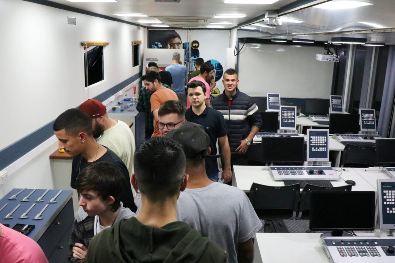 Ensino profissional chega à Nova Veneza por meio do SENAI Móvel 3 Ensino profissional chega à Nova Veneza por meio do SENAI Móvel