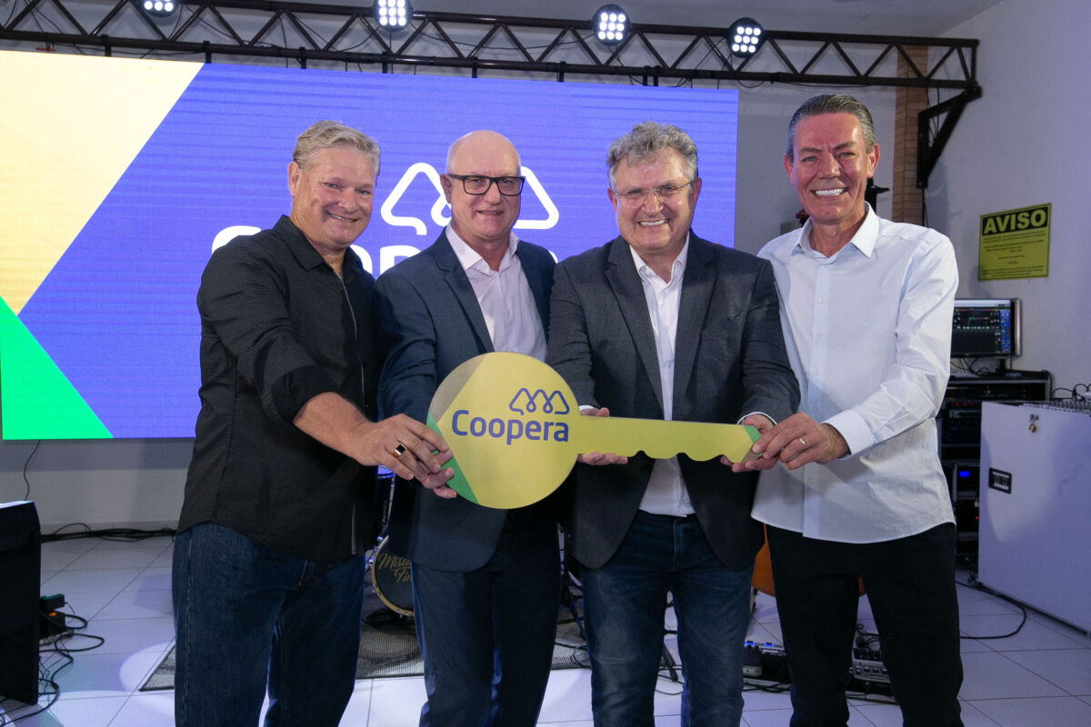 Novo Presidente Rogério Feller assume comando da Coopera em Forquilhinha 1 Novo Presidente Rogério Feller assume comando da Coopera em Forquilhinha