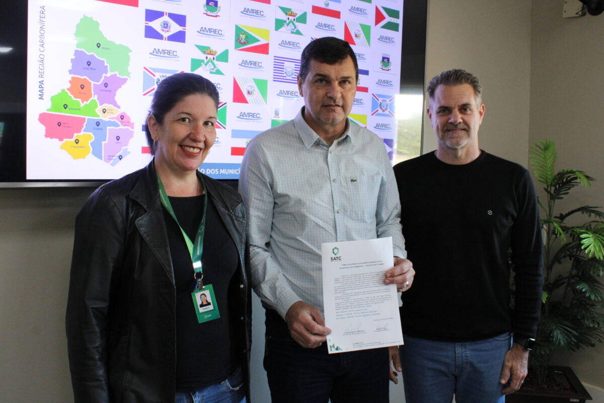 Satc oficializa entrega de Diagnóstico Socioambiental para Amrec 1 Satc oficializa entrega de Diagnóstico Socioambiental para Amrec