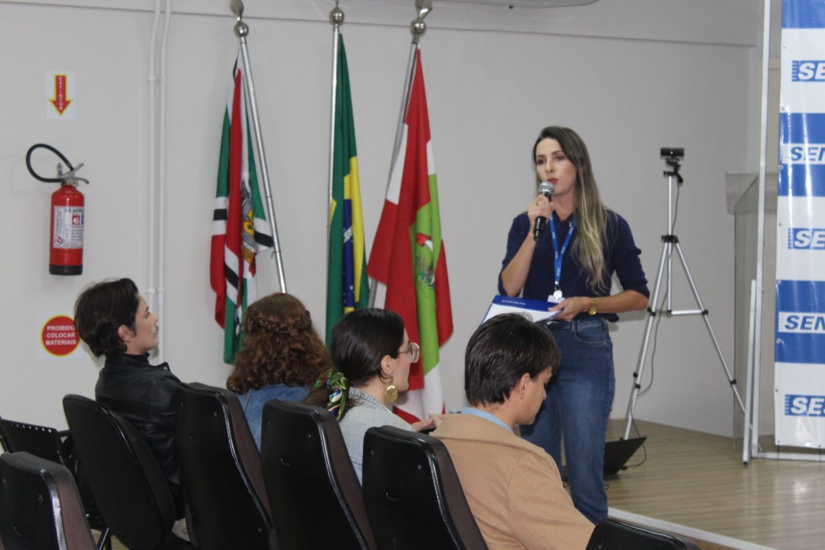 Curso de Moda UniSenai/ Unesc promove encontro com a temática do movimento Fashion Revolution 3 Curso de Moda UniSenai/ Unesc promove encontro com a temática do movimento Fashion Revolution