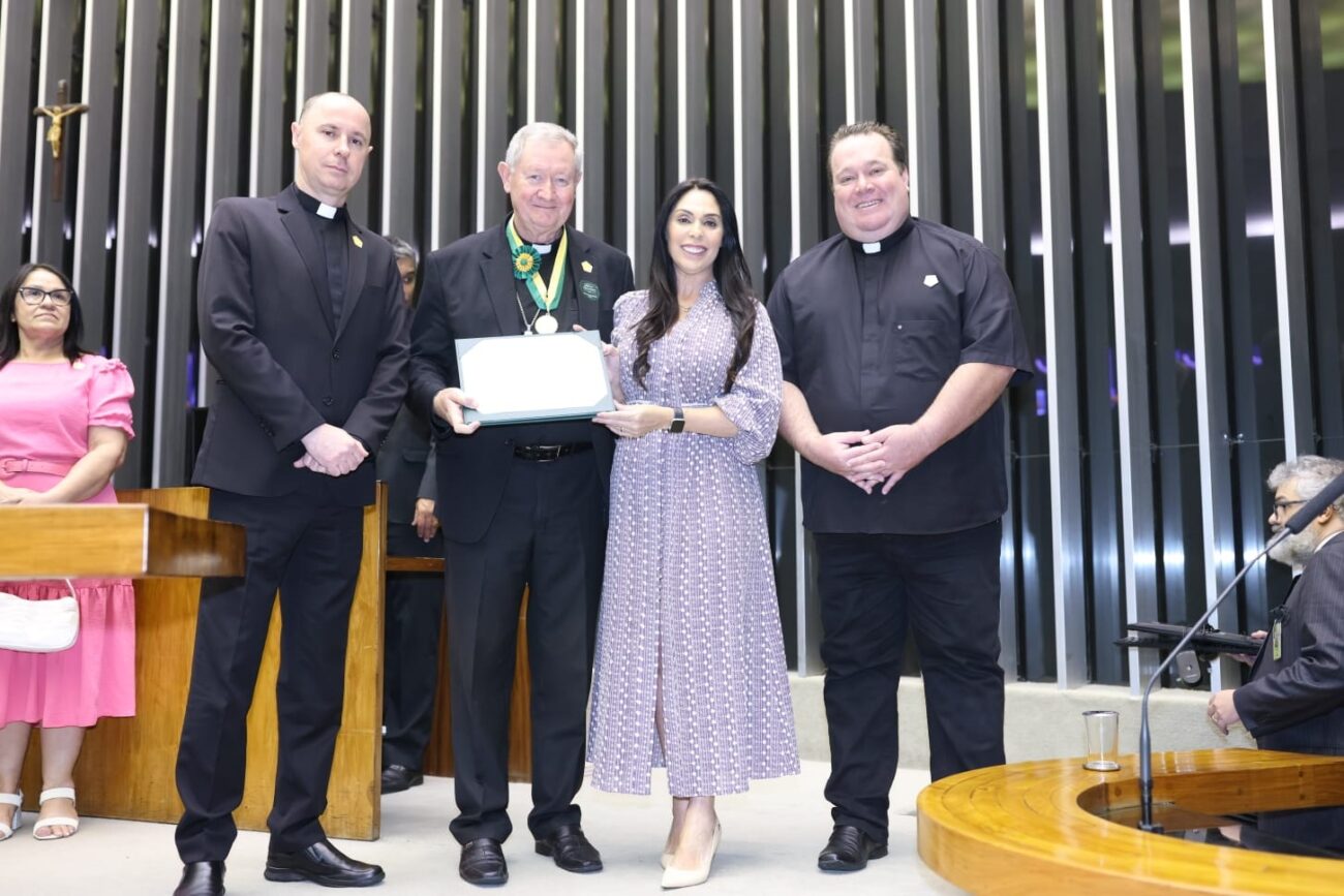 Dom Jacinto recebe honraria do Mérito Legislativo em Brasília