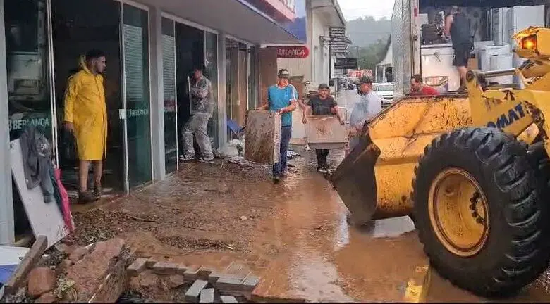 Chuvas em SC: sobe para quatro os municípios em situação de emergência e mais de 190 pessoas estão desalojadas