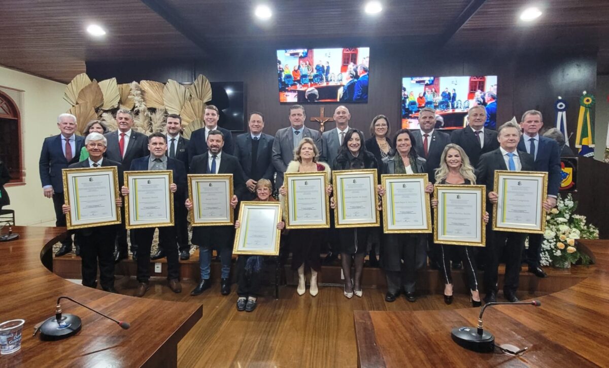Vereadores prestam homenagem a personalidades importantes para Nova Veneza em Sessão Solene 1 Vereadores prestam homenagem a personalidades importantes para Nova Veneza em Sessão Solene