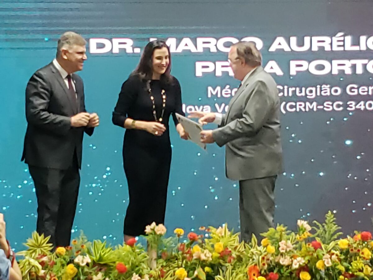 Dr. Marco é homenageado com Diploma de Mérito Médico por 40 anos de dedicação em Santa Catarina 1 Dr. Marco é homenageado com Diploma de Mérito Médico por 40 anos de dedicação em Santa Catarina