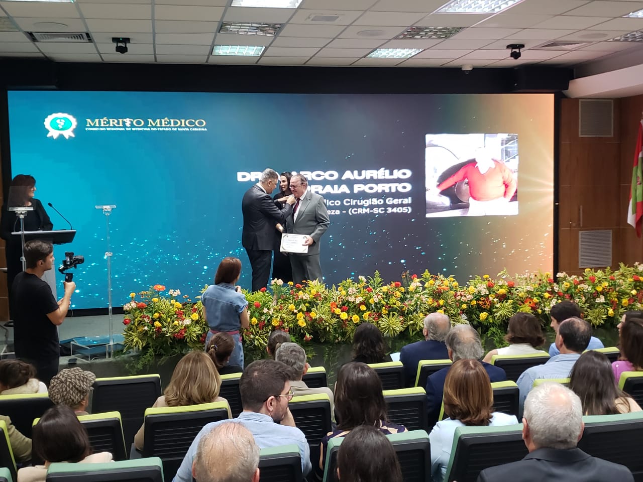Dr. Marco é homenageado com Diploma de Mérito Médico por 40 anos de dedicação em Santa Catarina 2 Dr. Marco é homenageado com Diploma de Mérito Médico por 40 anos de dedicação em Santa Catarina