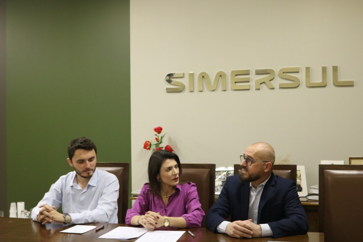 Médica de Nova Veneza, Cristiane Coral, é a primeira mulher a liderar o SIMERSUL 1 Médica de Nova Veneza, Cristiane Coral, é a primeira mulher a liderar o SIMERSUL