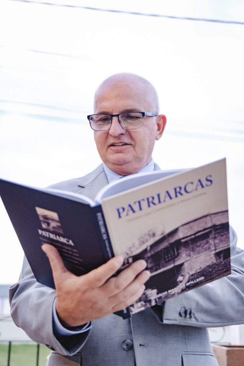 Historiador Benício Marcos Spillere lança novo livro "Patriarcas" 1 Historiador Benício Marcos Spillere lança novo livro "Patriarcas"