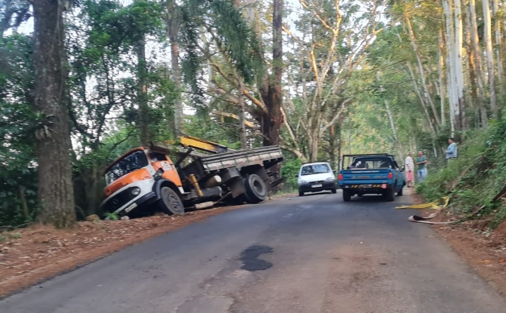 Sindicância irá apurar acidente com caminhão da prefeitura de Criciúma em Nova Veneza e Siderópolis 2 Sindicância irá apurar acidente com caminhão da prefeitura de Criciúma em Nova Veneza e Siderópolis