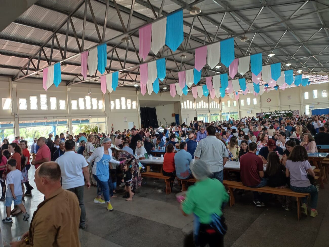Almoço do Coral Pequenos Peregrinos reúne mais de 900 pessoas 30 Almoço do Coral Pequenos Peregrinos reúne mais de 900 pessoas