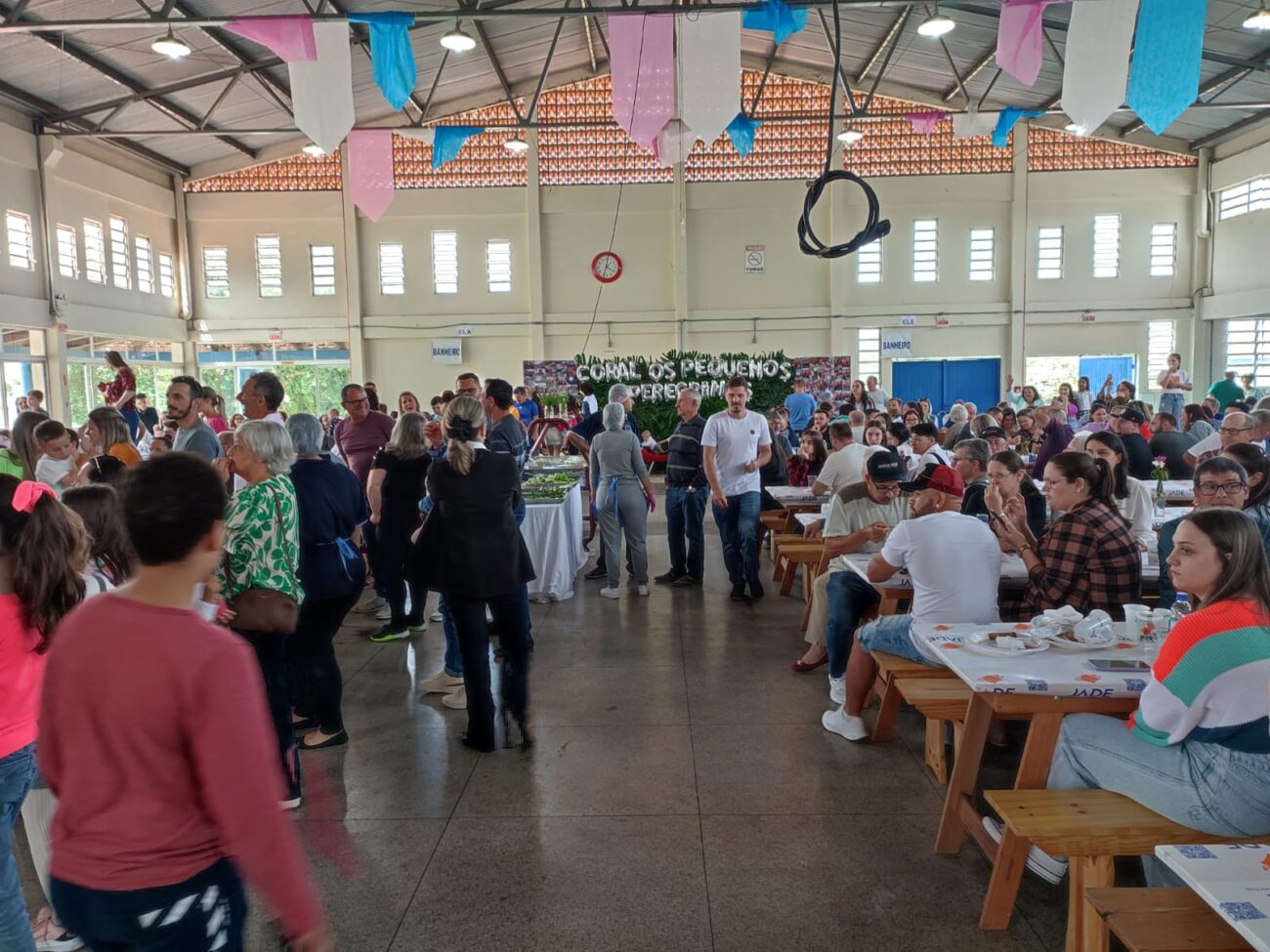 Almoço do Coral Pequenos Peregrinos reúne mais de 900 pessoas 36 Almoço do Coral Pequenos Peregrinos reúne mais de 900 pessoas