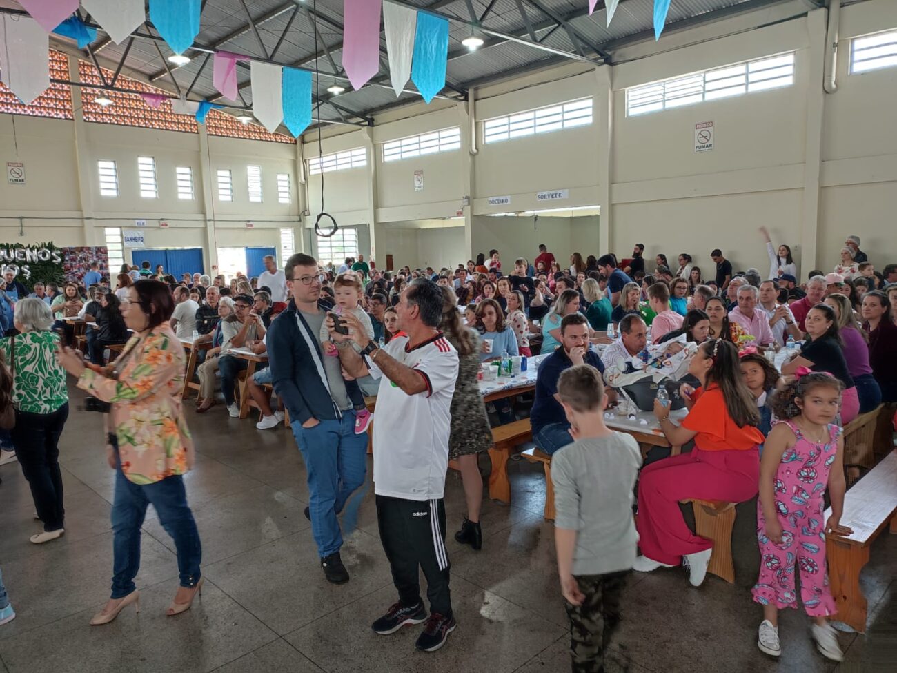 Almoço do Coral Pequenos Peregrinos reúne mais de 900 pessoas 40 Almoço do Coral Pequenos Peregrinos reúne mais de 900 pessoas