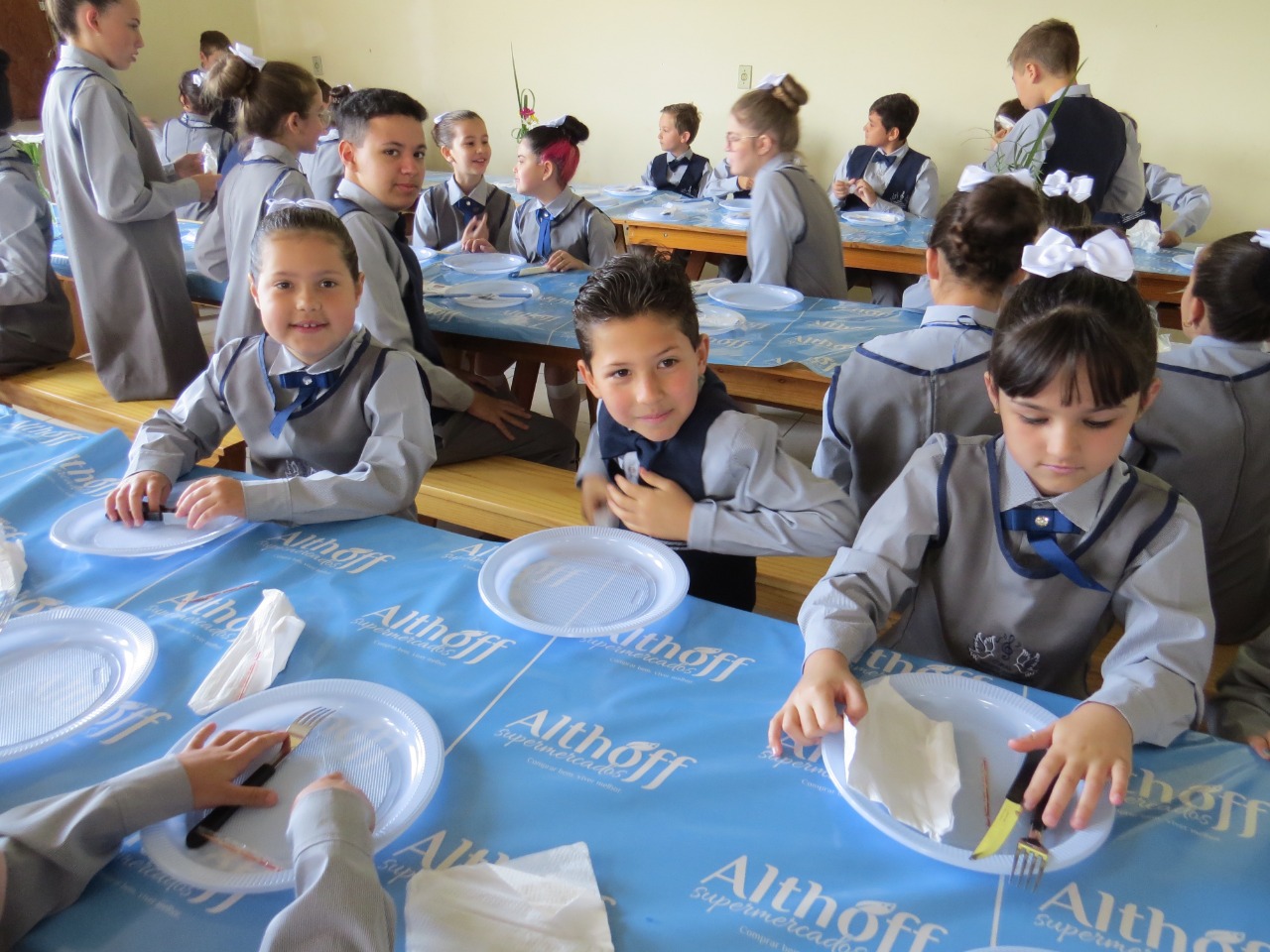 Almoço do Coral Pequenos Peregrinos reúne mais de 900 pessoas 92 Almoço do Coral Pequenos Peregrinos reúne mais de 900 pessoas