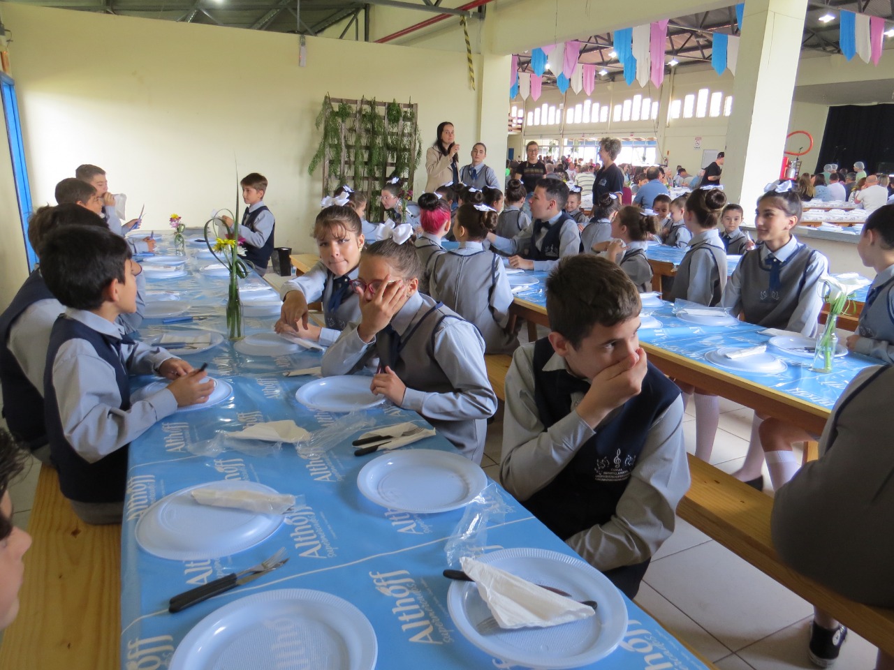 Almoço do Coral Pequenos Peregrinos reúne mais de 900 pessoas 110 Almoço do Coral Pequenos Peregrinos reúne mais de 900 pessoas