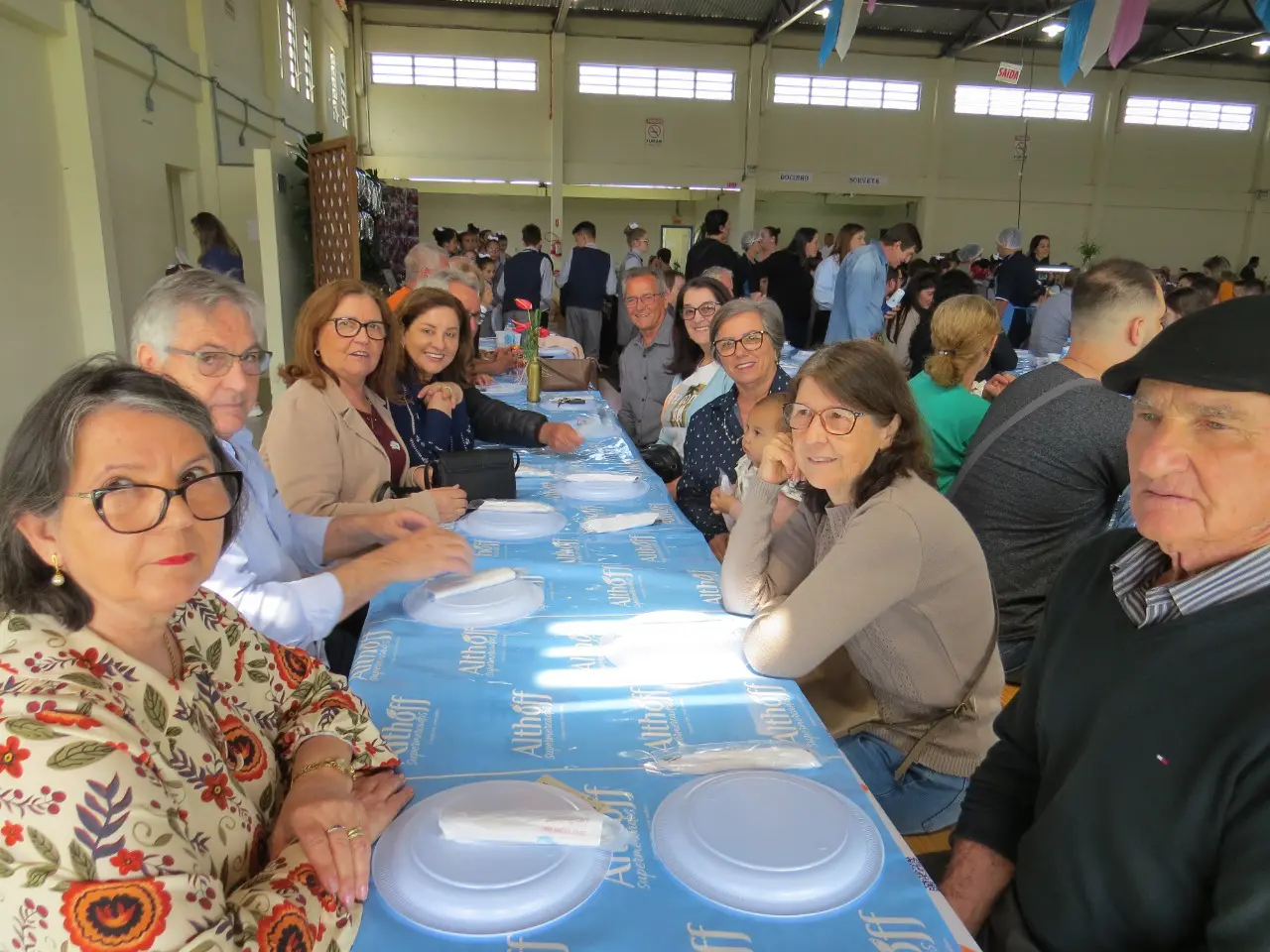 Almoço do Coral Pequenos Peregrinos reúne mais de 900 pessoas