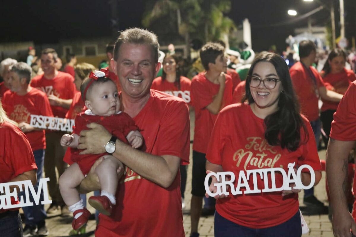 Milhares de pessoas acompanham a chegada do Papai Noel em Nova Veneza 4 Milhares de pessoas acompanham a chegada do Papai Noel em Nova Veneza