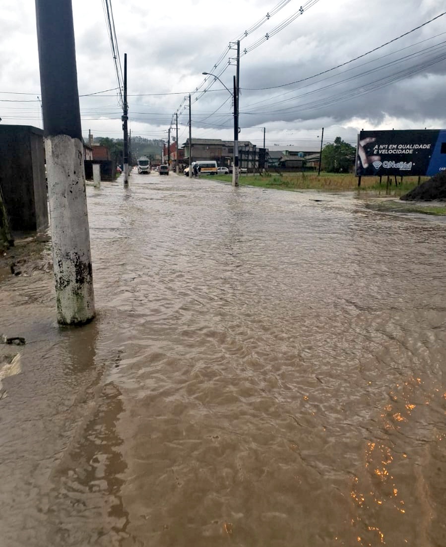 Enxurrada provoca alagamentos e interrupção de energia em Nova Veneza 6 Enxurrada provoca alagamentos e interrupção de energia em Nova Veneza