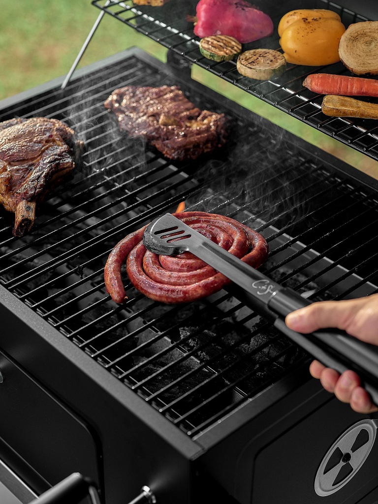 Nova campanha apaixonados por selos de desconto do Bistek supermercados traz linha especial de utensílios para churrasco assinada pelo famoso chef Curtis Stone 5 Nova campanha apaixonados por selos de desconto do Bistek supermercados traz linha especial de utensílios para churrasco assinada pelo famoso chef Curtis Stone