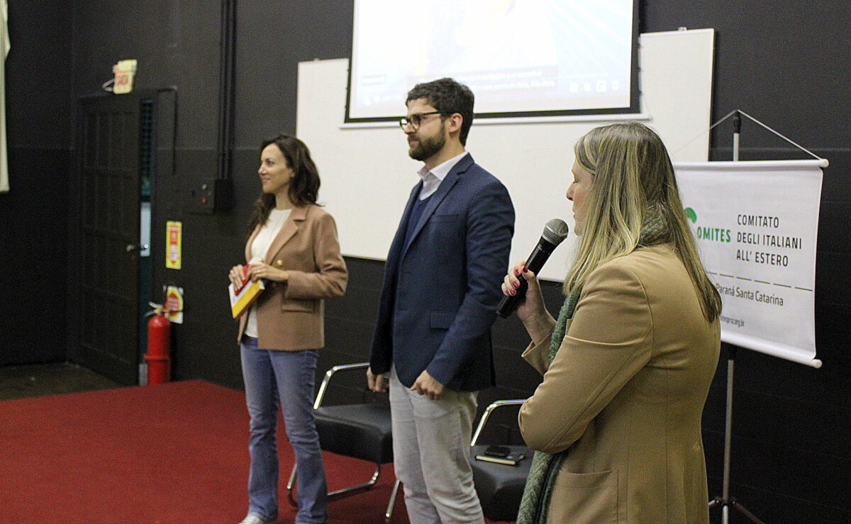 Jornalista italiana Giovanna Cucè lança livro na UniSatc 2 Jornalista italiana Giovanna Cucè lança livro na UniSatc