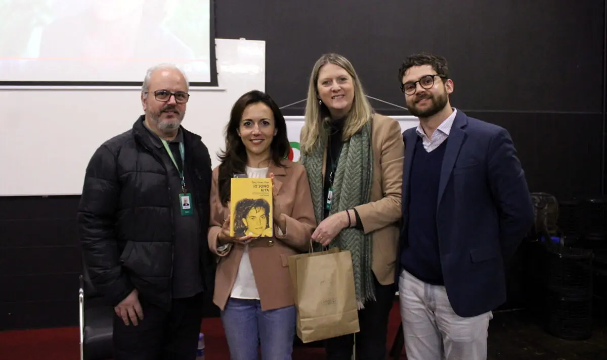 Jornalista italiana Giovanna Cucè lança livro na UniSatc