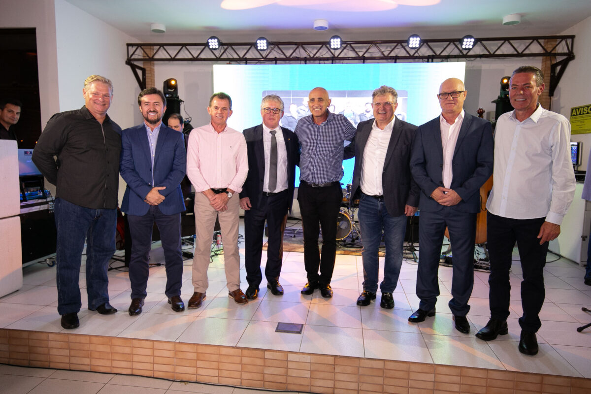 Novo Presidente Rogério Feller assume comando da Coopera em Forquilhinha 2 Novo Presidente Rogério Feller assume comando da Coopera em Forquilhinha