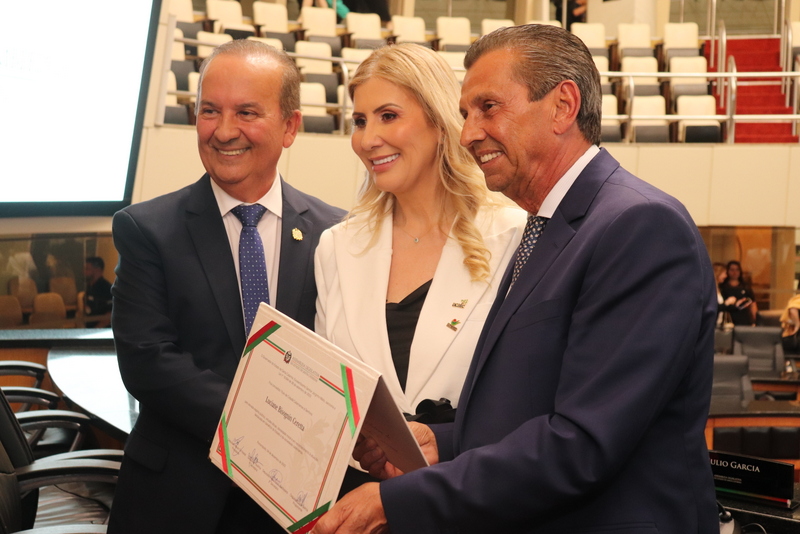 Reitora da Unesc recebe honraria de Cidadã Catarinense em cerimônia prestigiada 4 Reitora da Unesc recebe honraria de Cidadã Catarinense em cerimônia prestigiada