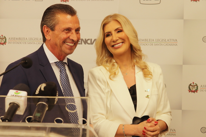 Reitora da Unesc recebe honraria de Cidadã Catarinense em cerimônia prestigiada 5 Reitora da Unesc recebe honraria de Cidadã Catarinense em cerimônia prestigiada