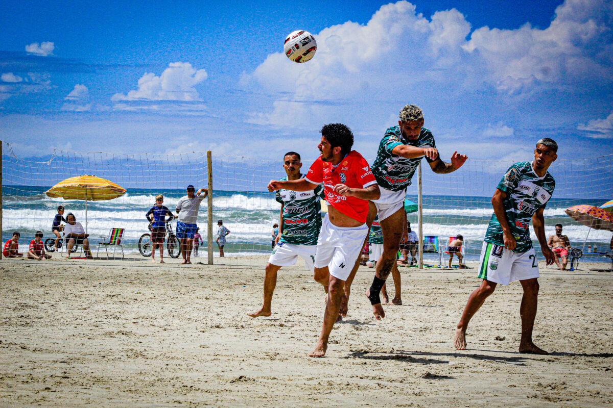 Bruno Frigo marca golaço no regional de areia